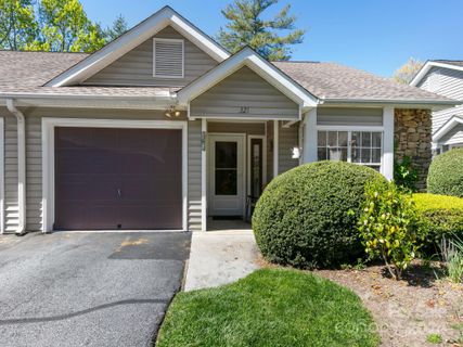 321 Laurel Park Place sold home in Laurel Park Place, Hendersonville, NC