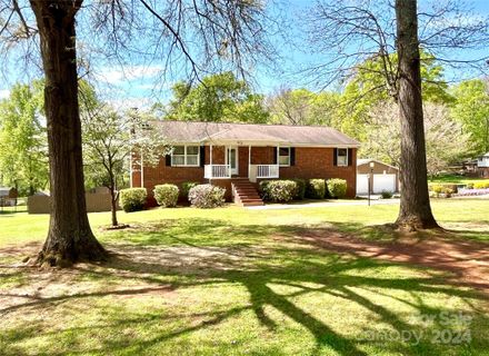 2121 Quail Drive sold home in Quail Hollow, Concord, NC