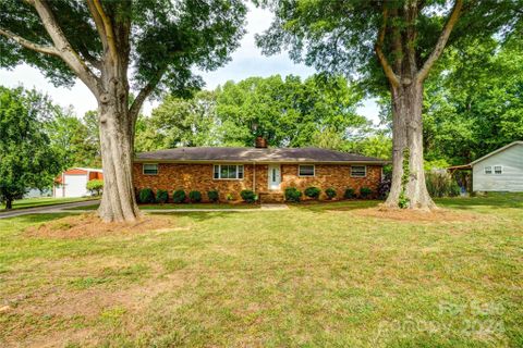 2824 Larry Drive sold home in Tuckaseegee, Charlotte, NC
