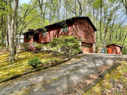 10 Mayfair Place sold home in Brookwood, Arden, NC