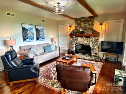 250 Creekside Drive C201
