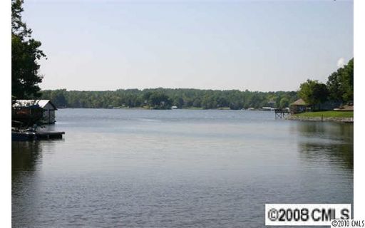 18328 Rosapenny Road sold home in Rosapenny Peninsula, Charlotte, NC