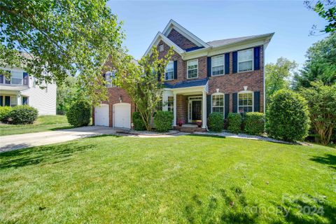 2106 Oakcliffe Court