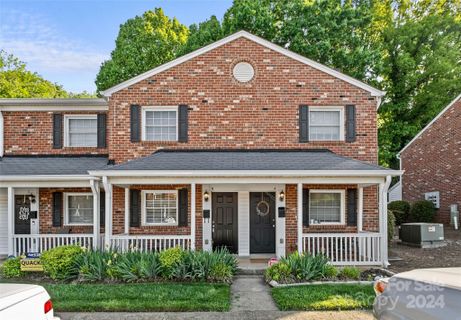 1217 Green Oaks Lane