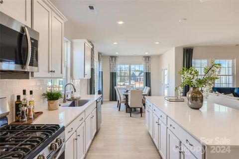 194 White Apple Way BF5 80