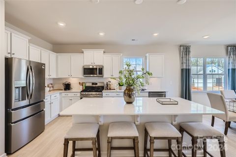 195 White Apple Way BF5 91