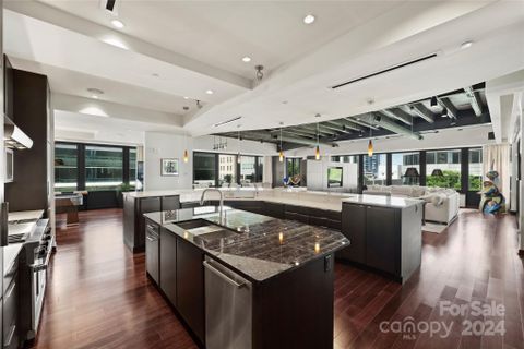 139 S Tryon Street