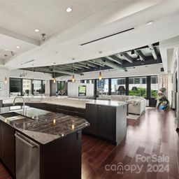 139 S Tryon Street