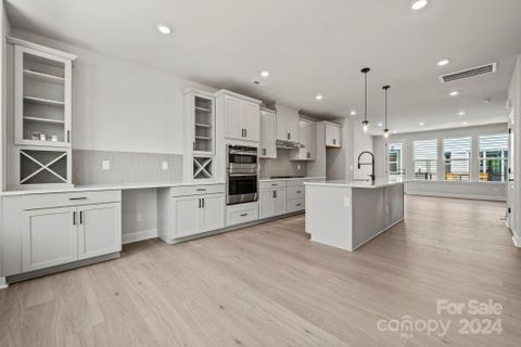 707 Carr Place