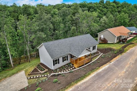 135 Indian Paintbrush Lane sold home in Rolling Hills of French Broad, Alexander, NC