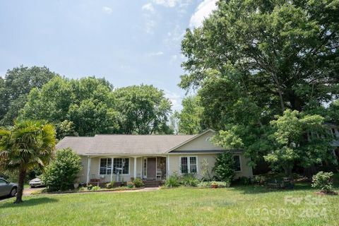 7038 Marlbrook Drive sold home in Idlewild Farms, Charlotte, NC