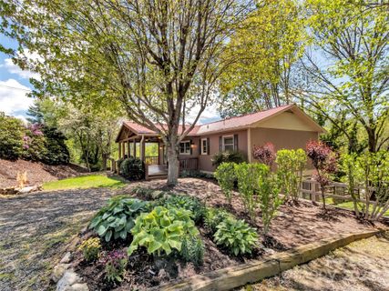 97 Hillcrest Drive sold home in Robert E Ledford, Clyde, NC