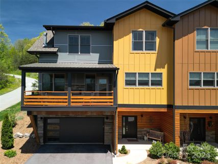 302 Ava Lane sold home in The Terrace at Reynolds Mountain, Asheville, NC