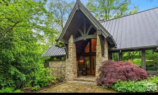 16 Springflower Court