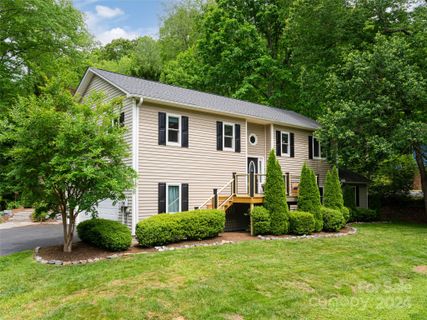 15 Poplar Creek Drive sold home in Poplar Creek, Asheville, NC