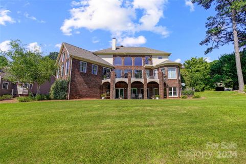 8030 Ravenwood Lane sold home in Cowans Ford Country Club, Stanley, NC