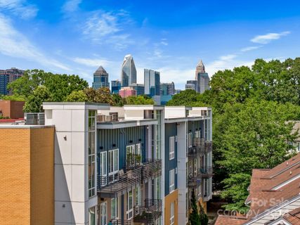 2200 Lyndhurst Avenue 304