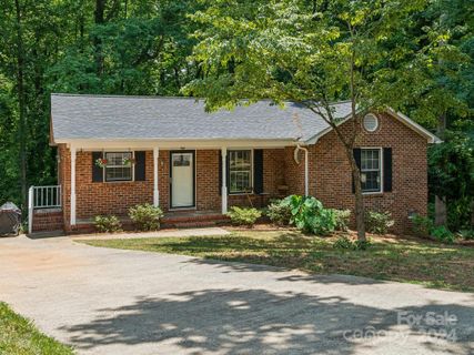 2602 Castle Hill Road sold home in Lakewood Forest, Gastonia, NC