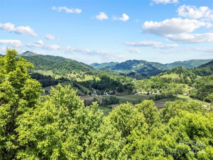 Lot 16 Winfield Drive sold home in Winfield Estates, Clyde, NC