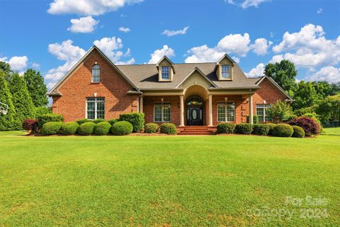 2198 Willow Creek Drive sold home in Fairway Farms, Newton, NC