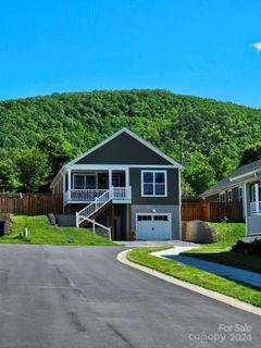 1116 Blueview Drive sold home in Padgett Place, Black Mountain, NC