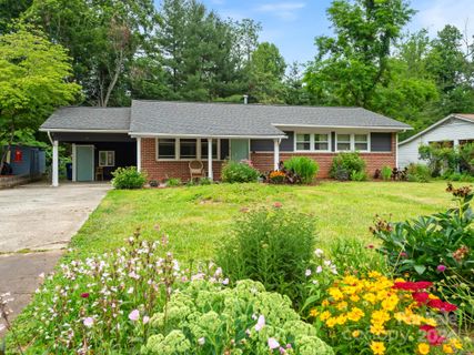 18 Looking Glass Lane sold home in Parkway Forest, Asheville, NC