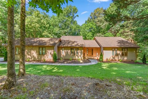 9520 Squirrel Hollow Lane