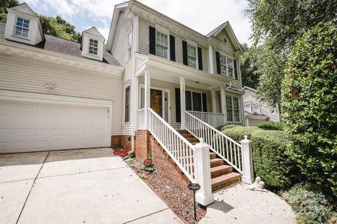 7805 Hollow Oaks Lane sold home in The Oaks On Providence, Waxhaw, NC