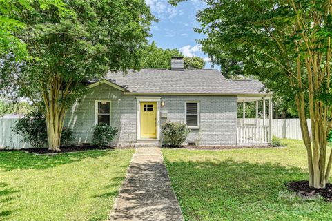 1027 Woodside Avenue