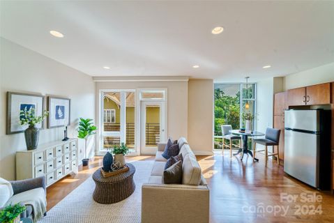 300 Magnolia Avenue 202