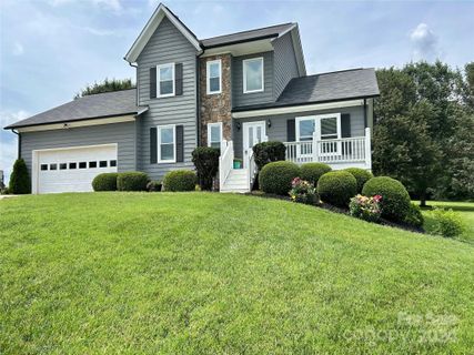 1676 Berkshire Drive sold home in Berkshire Place, Hickory, NC