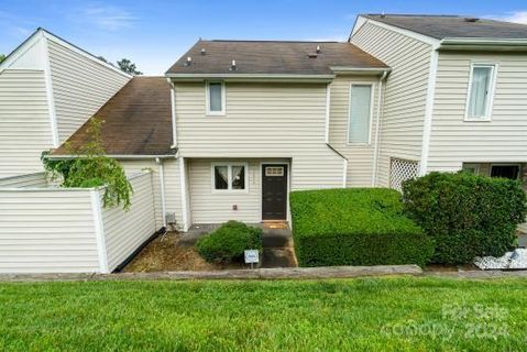 1646 Hollow Drive sold home in Fox Ridge, Charlotte, NC