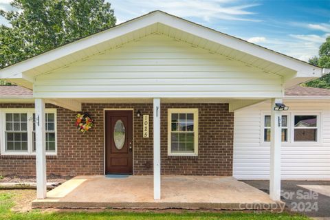 1025 Stagecoach Trail sold home in Colliers West, Lenoir, NC