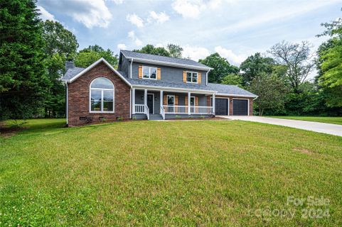 1882 Freedson Drive sold home in Plaza Ridge, Hickory, NC