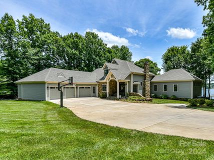 2338 Valelake Road
