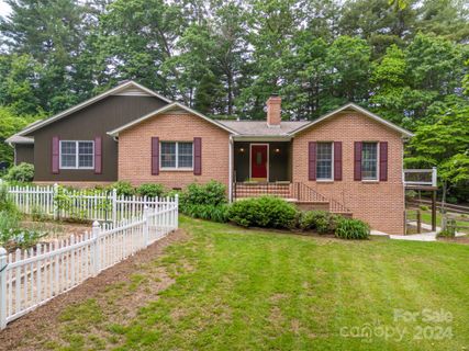122 Finley Street sold home in Echo Lake, Hendersonville, NC