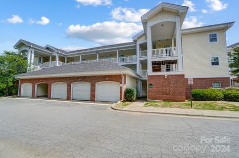 8911 Meadow Vista Road