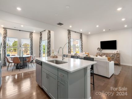 1017 Harry Court