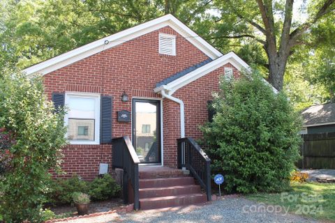 4205 4207 Commonwealth Avenue