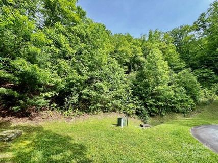 271 Mountain Morning Lane active home in Cummings Cove, Hendersonville, NC