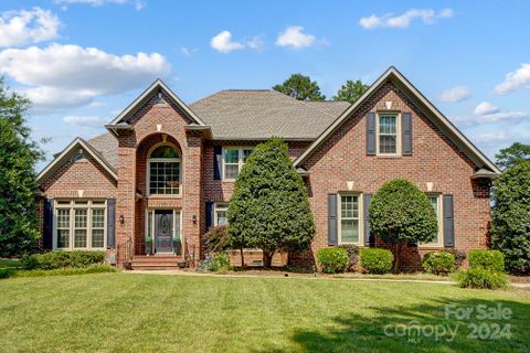 814 Pine Forest Road sold home in Pine Island, Charlotte, NC