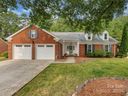 301 Foxfield Lane sold home in Matthews, SC