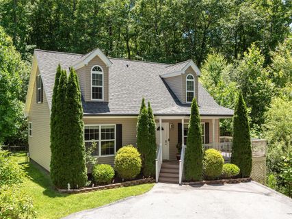 324 Goodview Drive sold home in Green Mountain Vistas, Hendersonville, NC