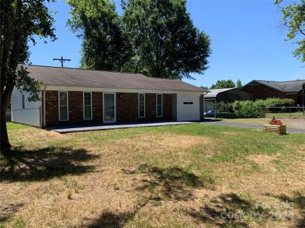 202 Foxwood Drive sold home in Wendover, Maiden, NC