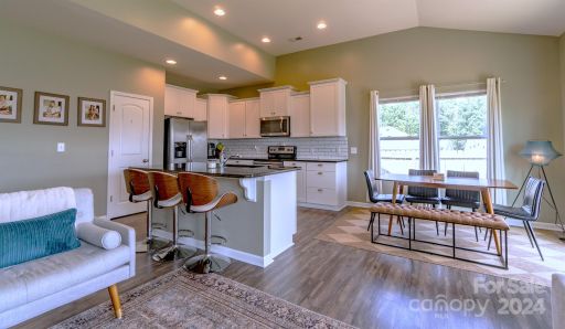 6208 Canyon Trail