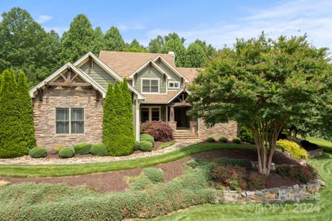 328 Shipman Parkway sold home in Berwick Downs, Flat Rock, NC