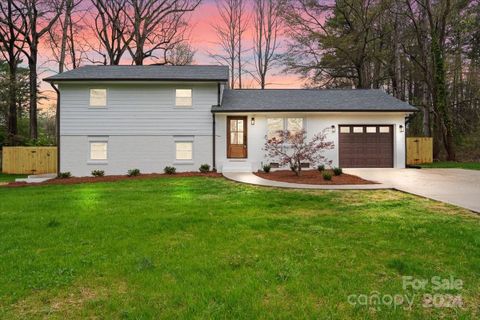 402 Paradise Circle sold home in Paradise Point, Belmont, NC