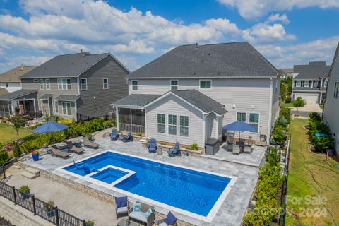 2010 Vettura Court