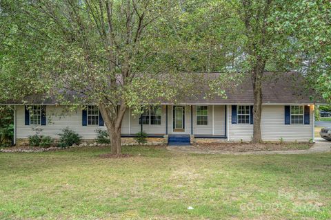 3343 Blackvine Drive sold home in Olde Creek, Matthews, NC