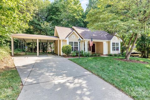 7111 Hunters Bluff Drive sold home in Hunters Bluff, Denver, NC